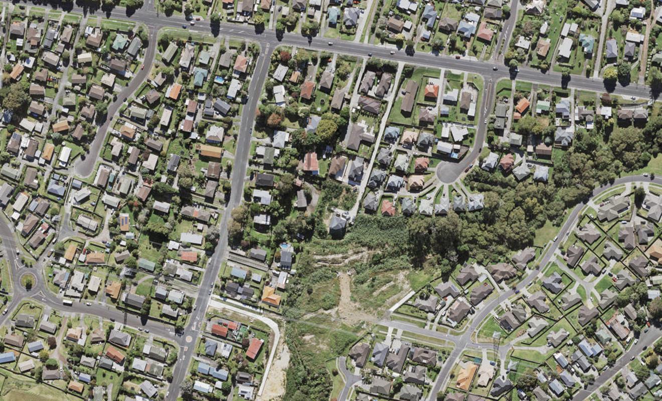 7 Younger Lane, Massey, Auckland - Carousel 1