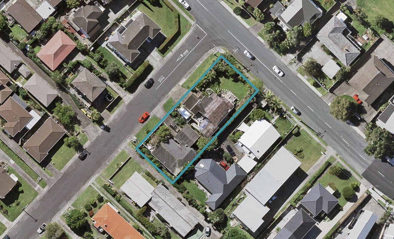 2/94 East Coast Road, Milford, Auckland - Carousel 1