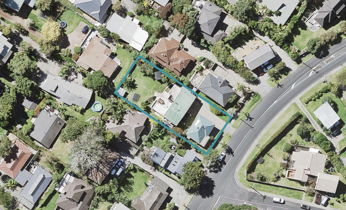 2/454 Beach Road, Murrays Bay, Auckland - Carousel 1