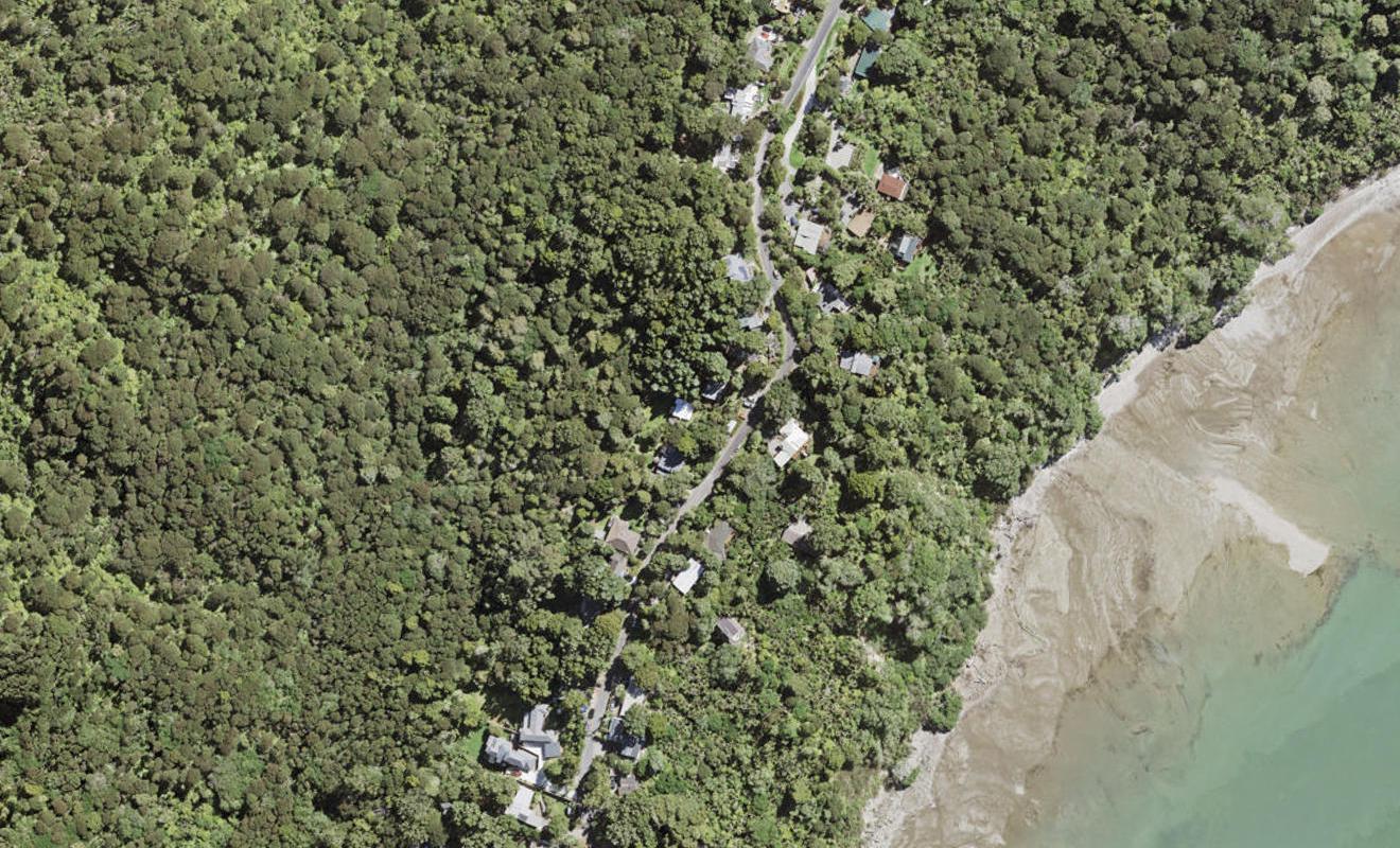 43 Kauri Point Road, Laingholm, Auckland - Carousel 1