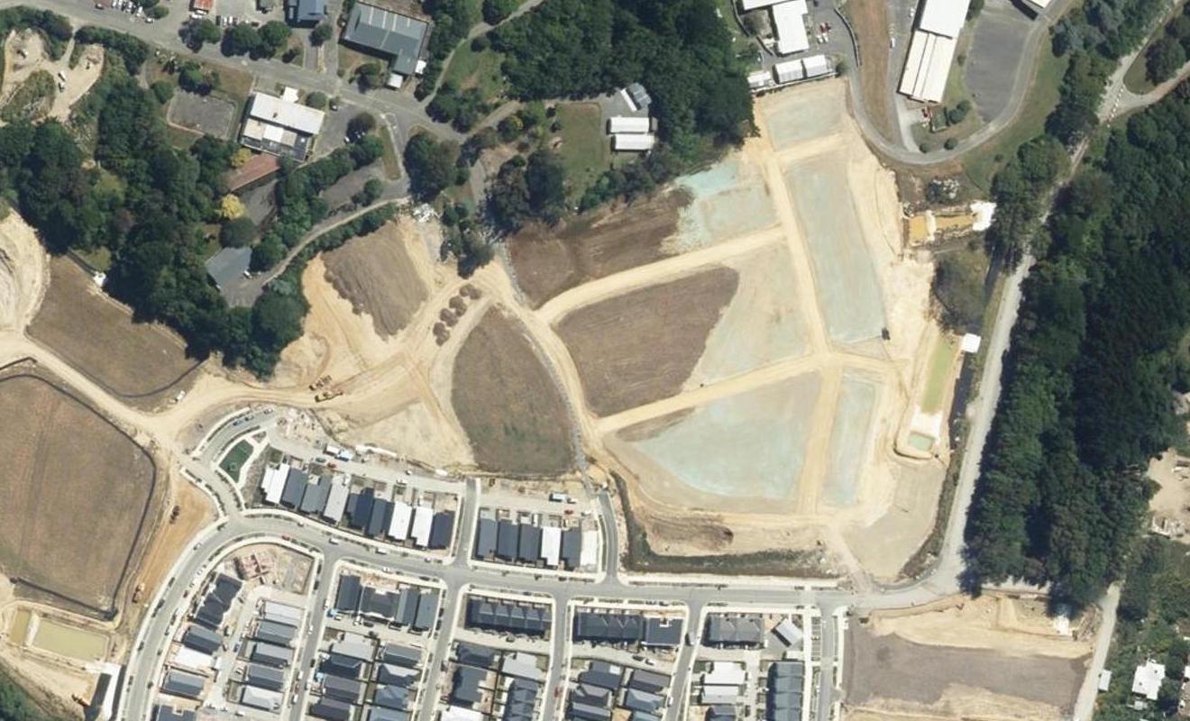 2 Upper Main Drive, Kenepuru, Porirua - Carousel 1