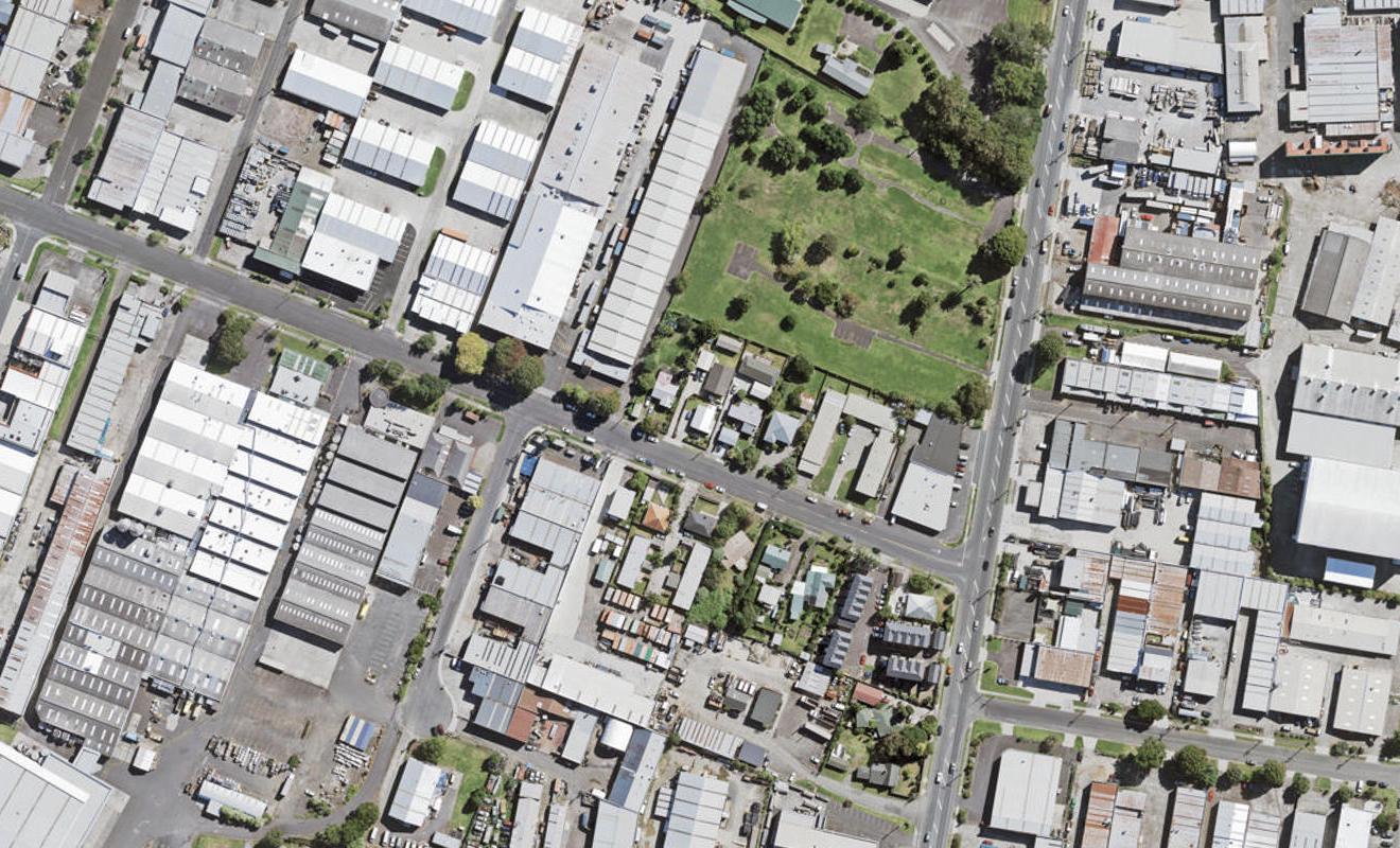 2/13 Keeling Road, Henderson, Auckland - Carousel 1