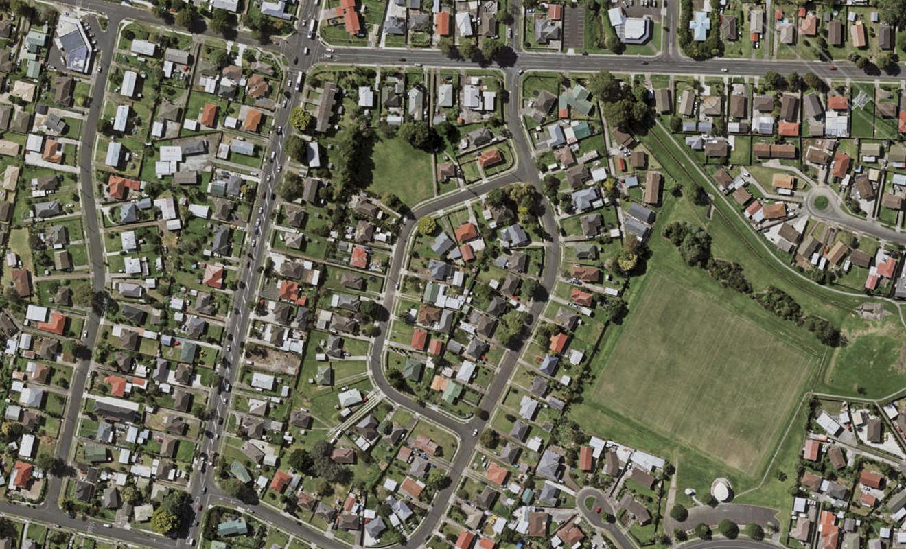 8D Clutha Crescent, Clover Park, Auckland - Carousel 1