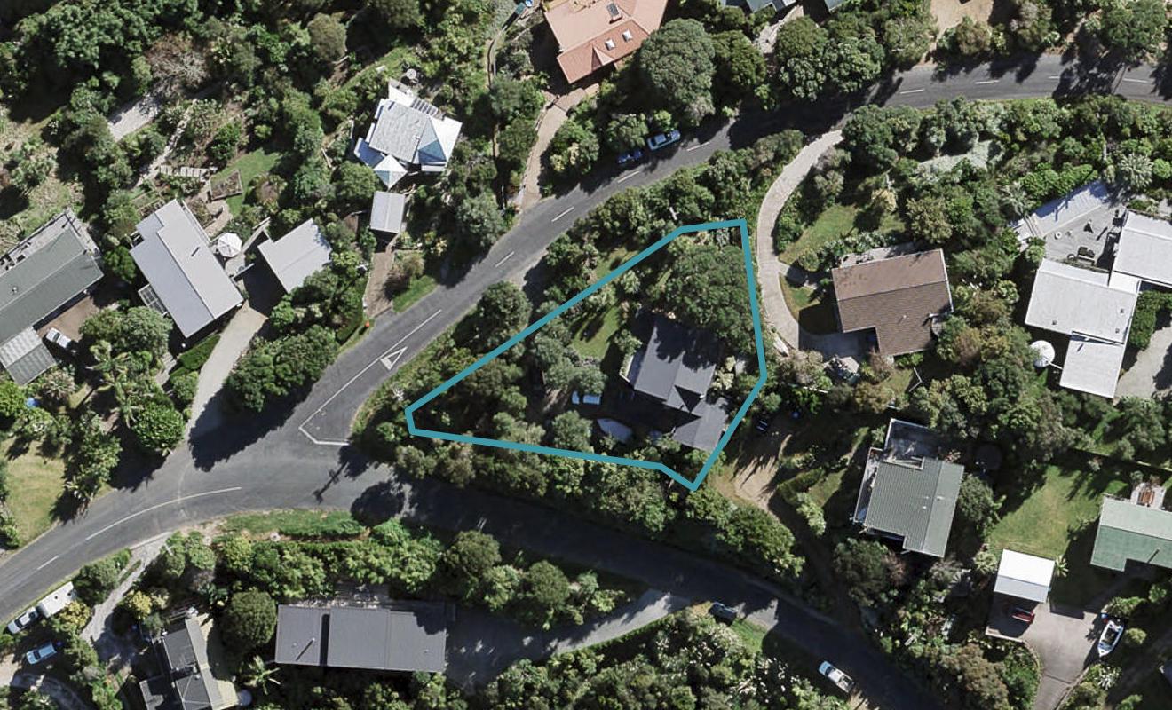 18 Coromandel Road, Oneroa, Waiheke Island - Carousel 1