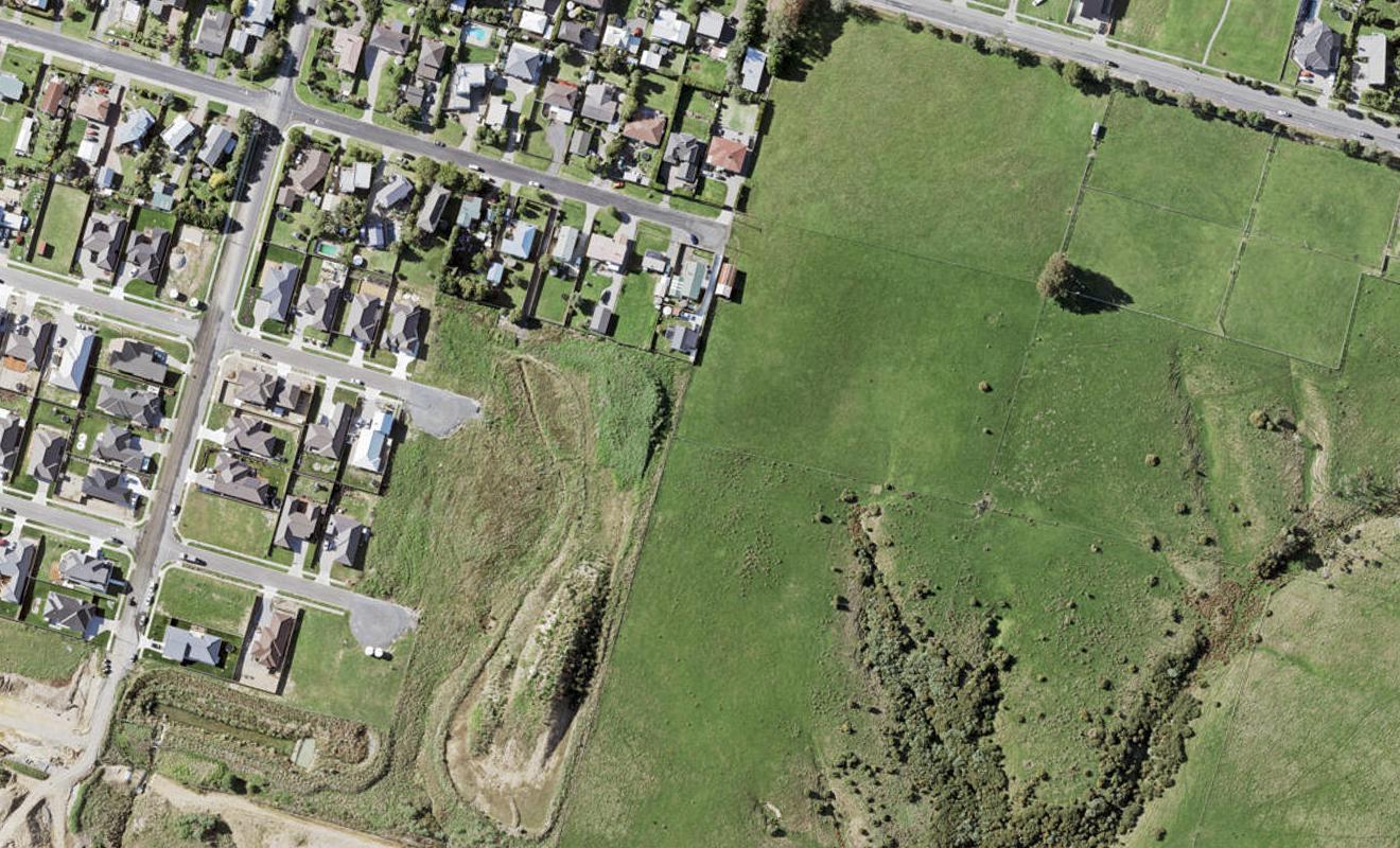 98 Seventh View Avenue, Beachlands, Auckland - Carousel 1