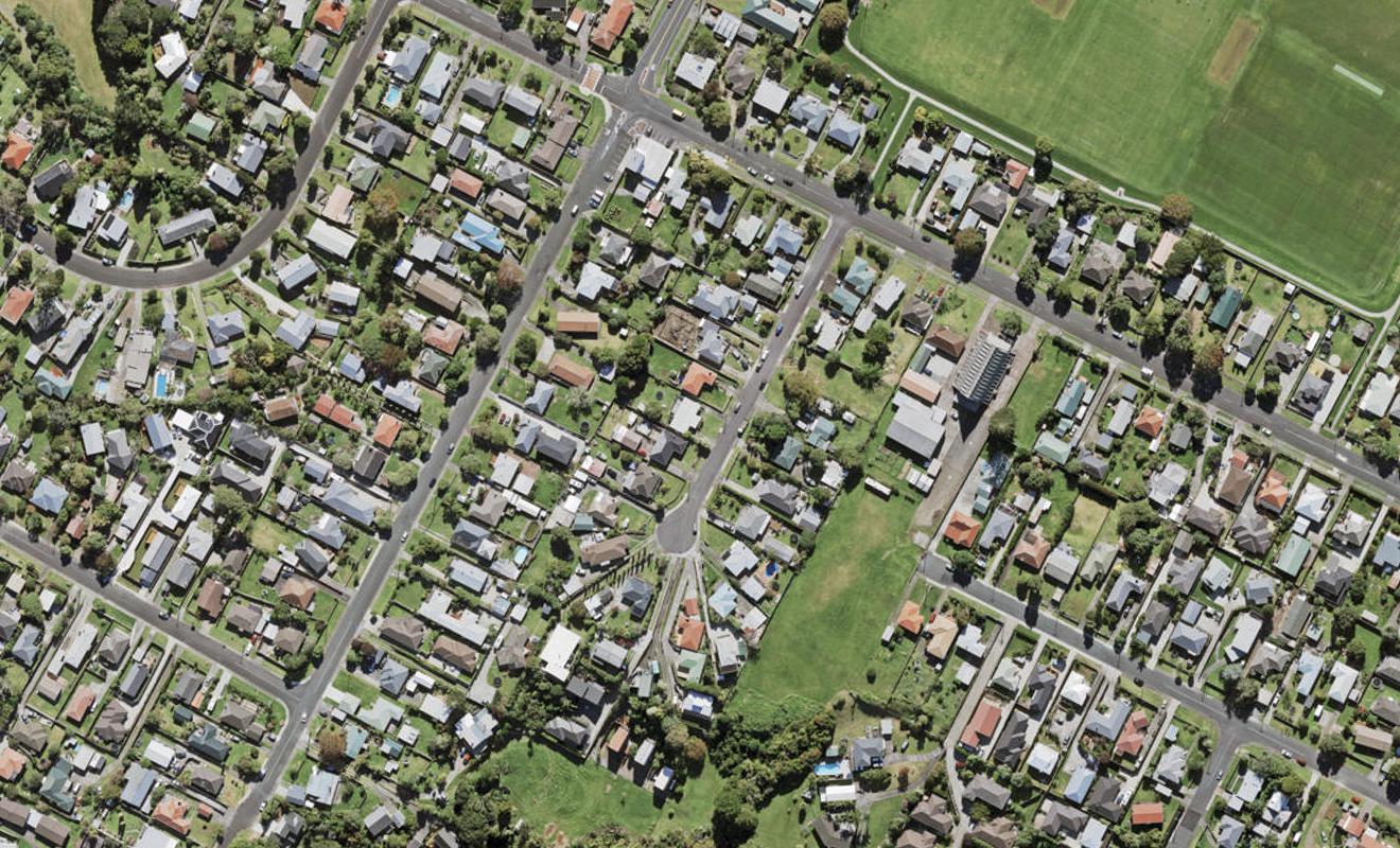 7D Edgerton Road, Te Atatu Peninsula, Auckland - Carousel 1
