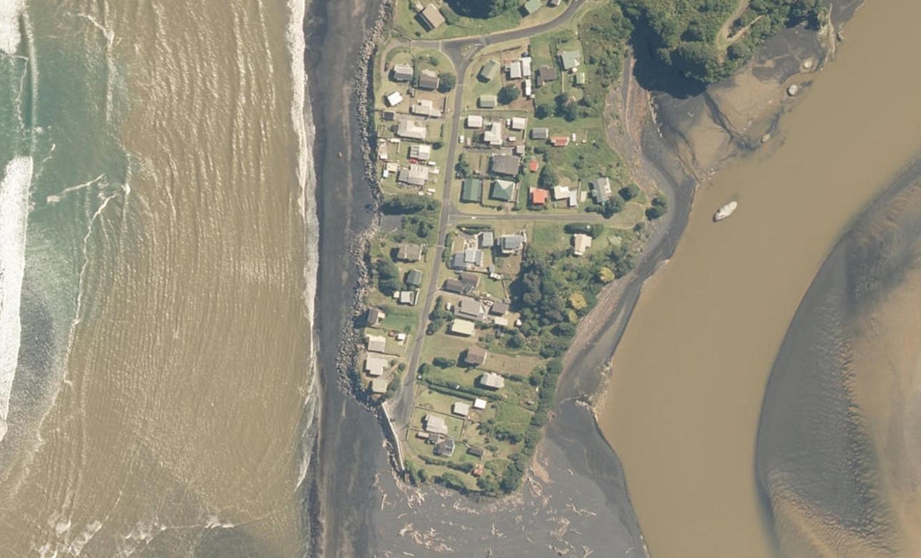 13 Point Road, Mokau - Carousel 1