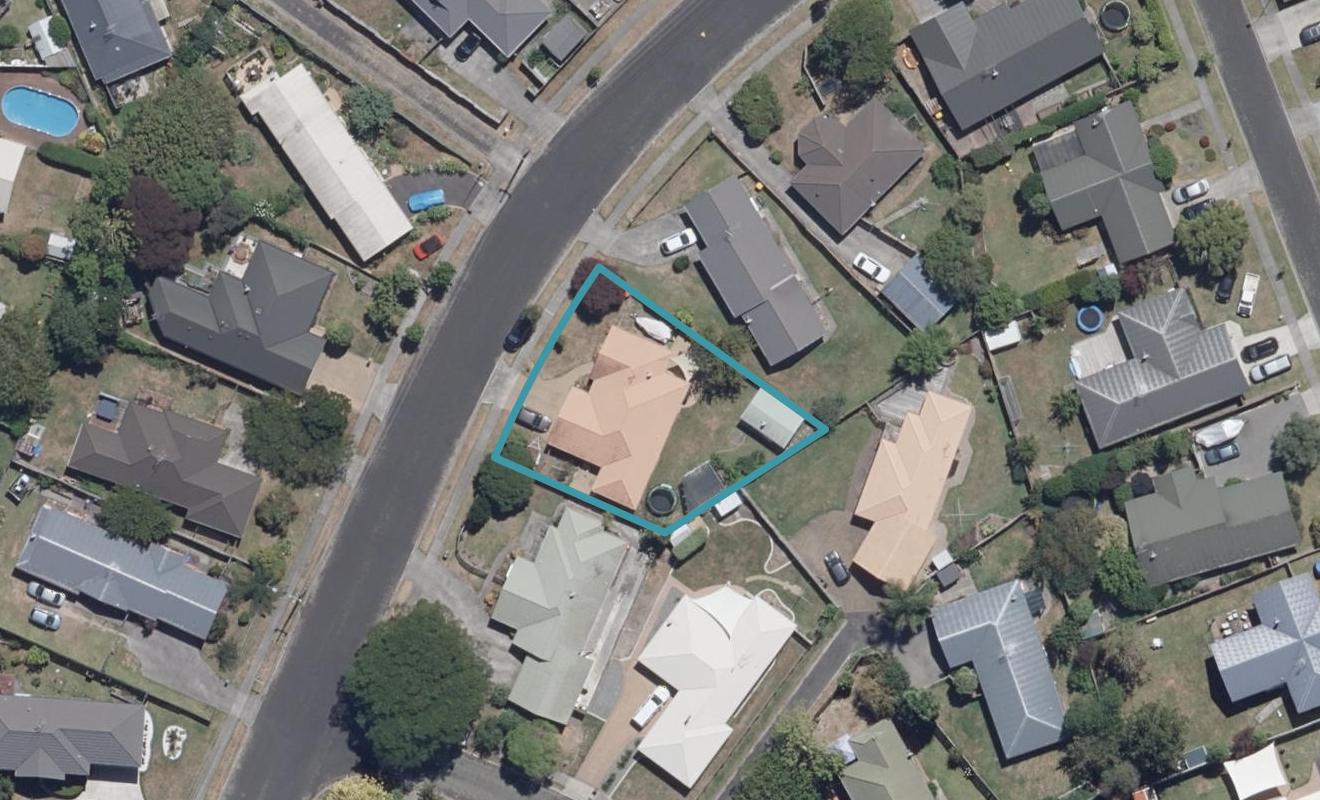24 Raleigh Avenue, Fairview Downs, Hamilton - Carousel 1