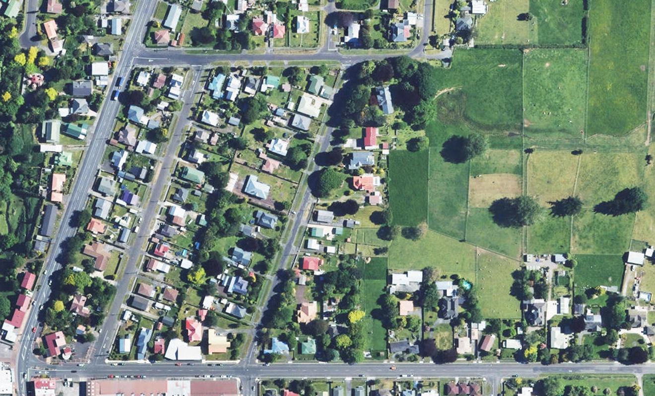 16 Mills Street, Eltham, Eltham - Carousel 1