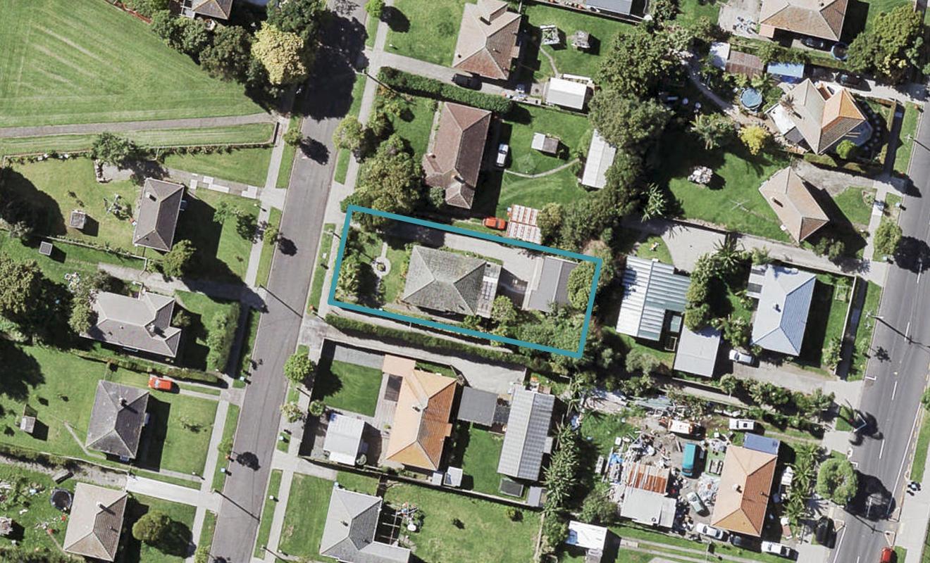 20 Chiltern Crescent, Glen Innes, Auckland - Carousel 1