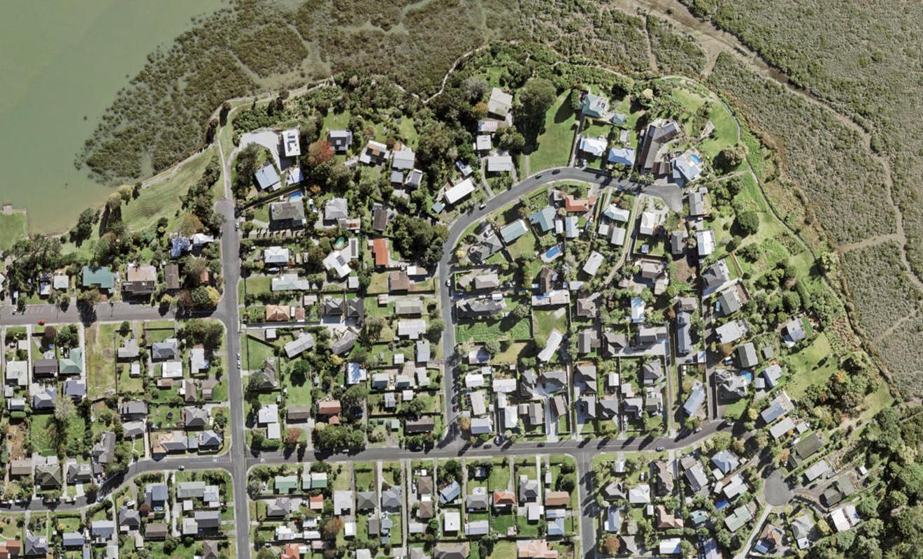 11 Dawnhaven Drive, Te Atatu Peninsula, Auckland - Carousel 1