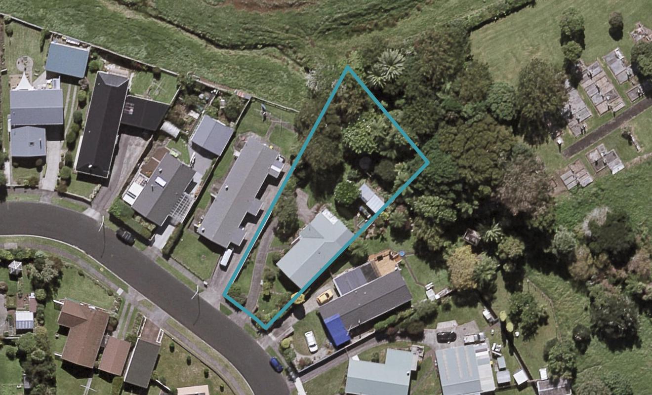 15 Clifton Drive, Waitara, Waitara - Carousel 1
