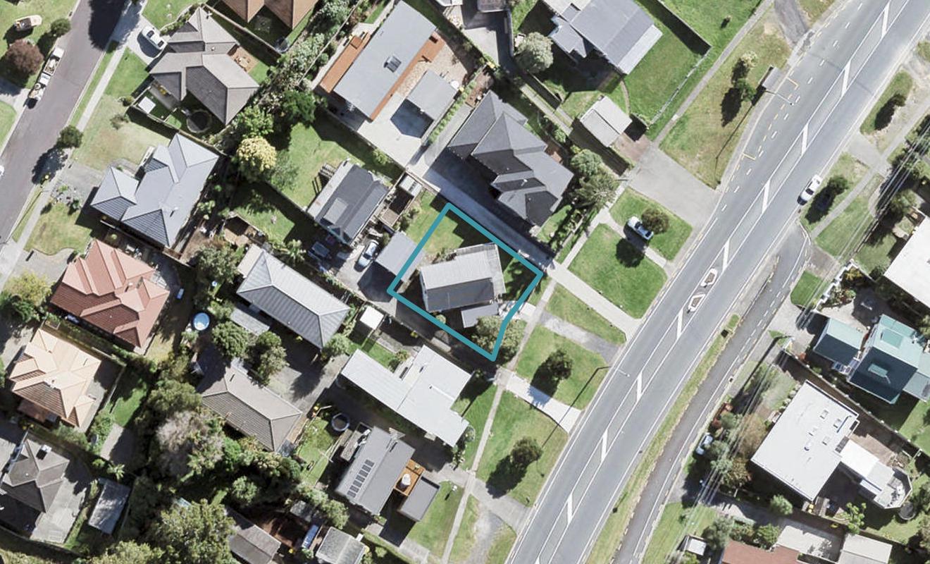 880 East Coast Road, Northcross, Auckland - Carousel 1