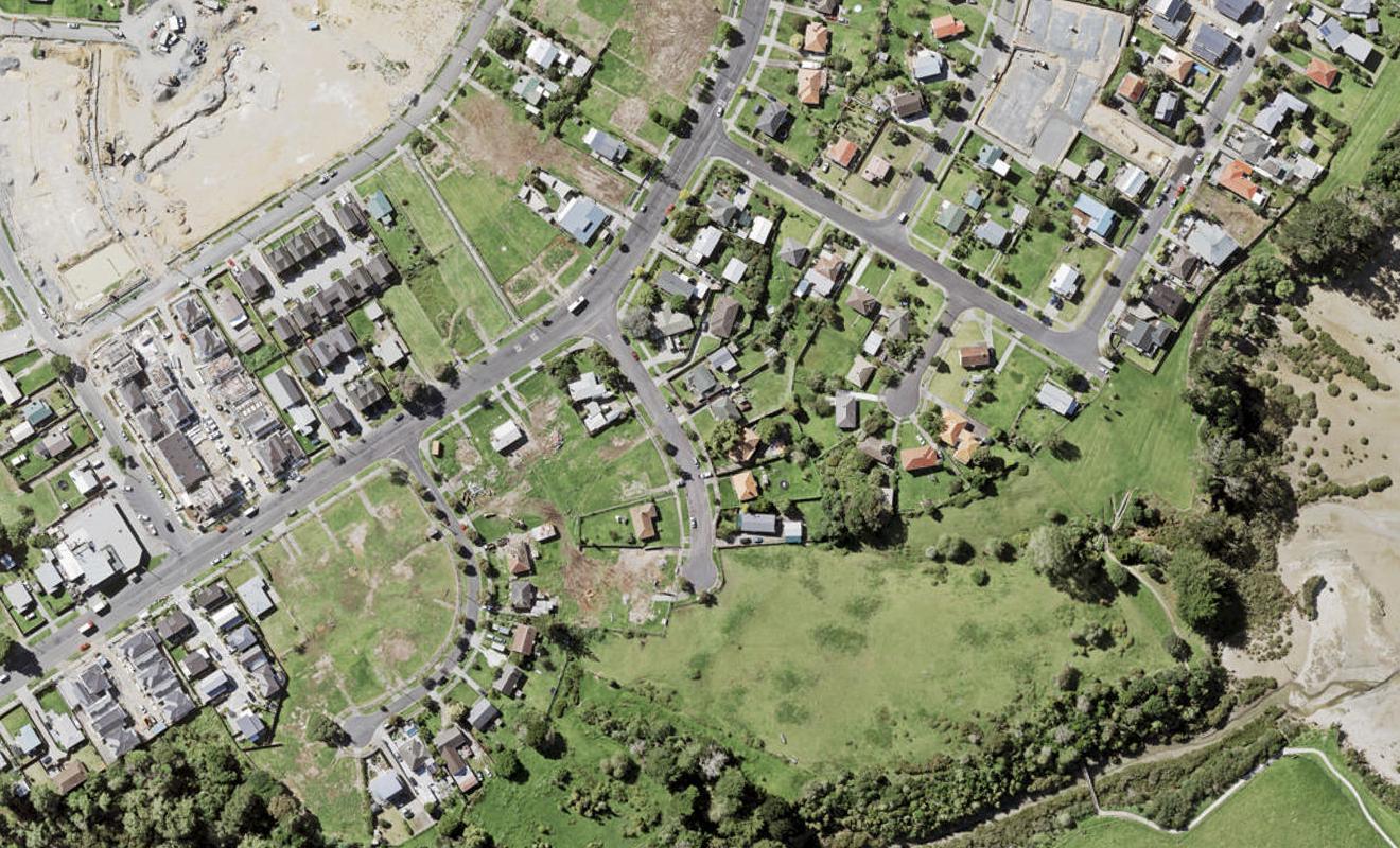 6 Kiano Place, Wai o Taiki Bay, Auckland - Carousel 1