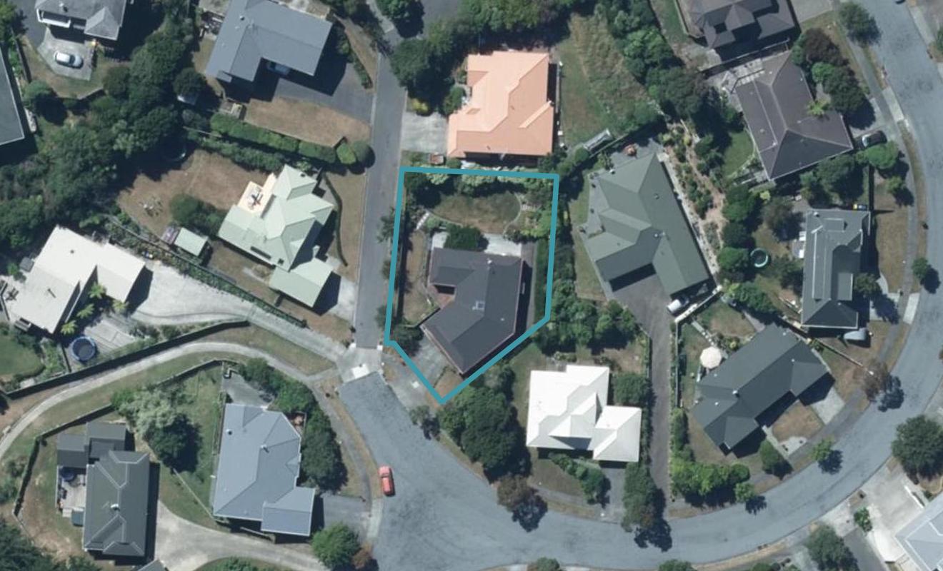 18 Saunders Close, Whitby, Porirua - Carousel 1