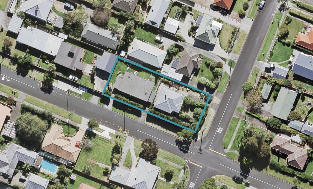 2/22 Koromiko Street, New Lynn, Auckland - Carousel 1