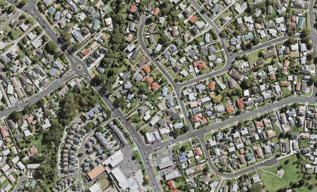 8D Mawney Road, Henderson, Auckland - Carousel 1