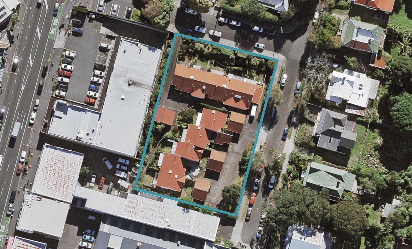6/9 Carrick Place, Mount Eden, Auckland - Carousel 1