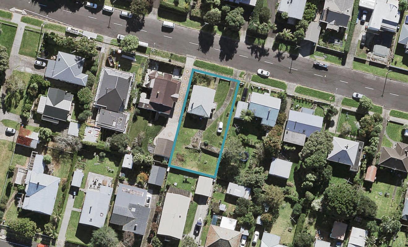 31 Princes Avenue, Mount Roskill, Auckland - Carousel 1