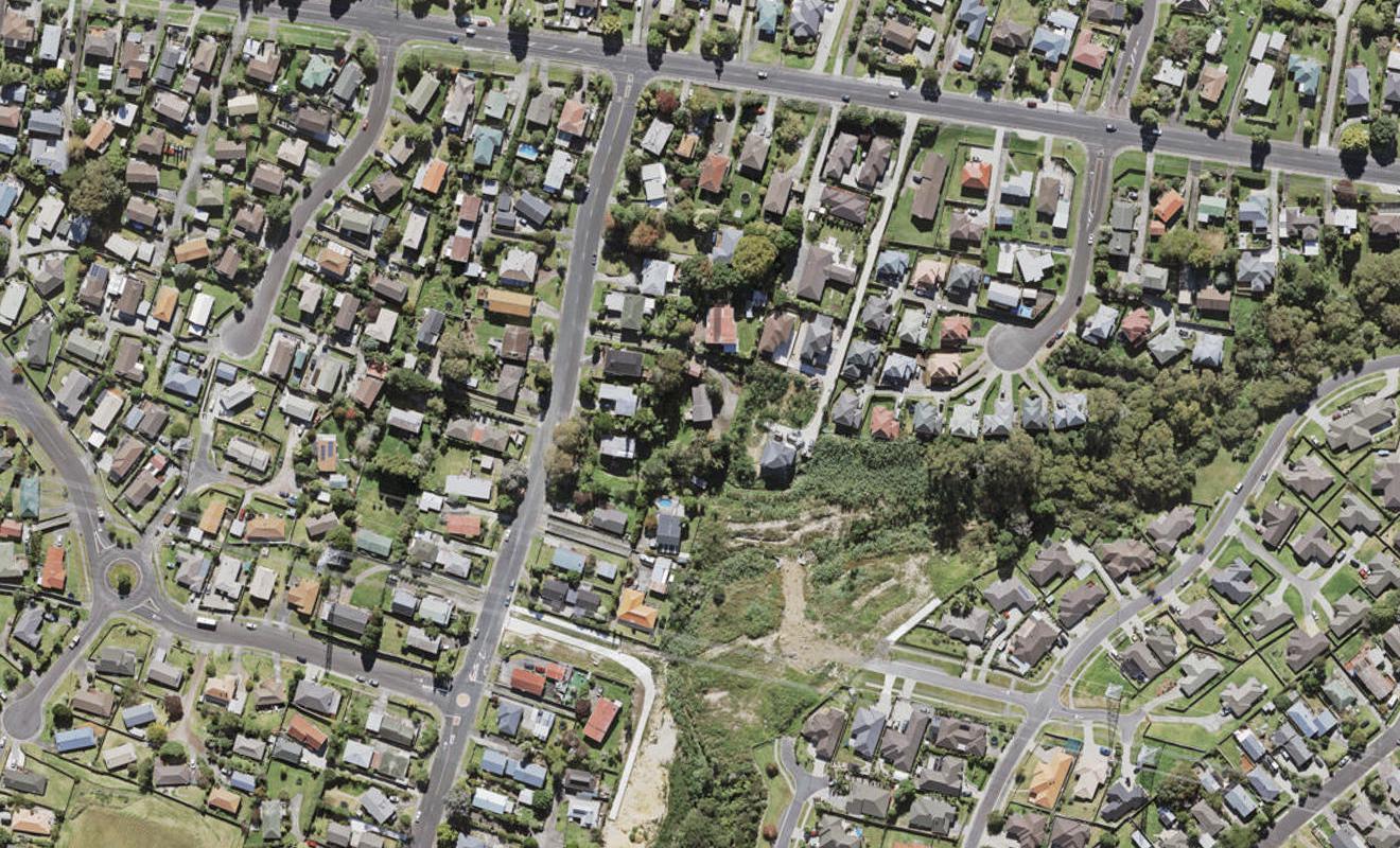 7/16 Reynella Drive, Massey, Auckland - Carousel 1