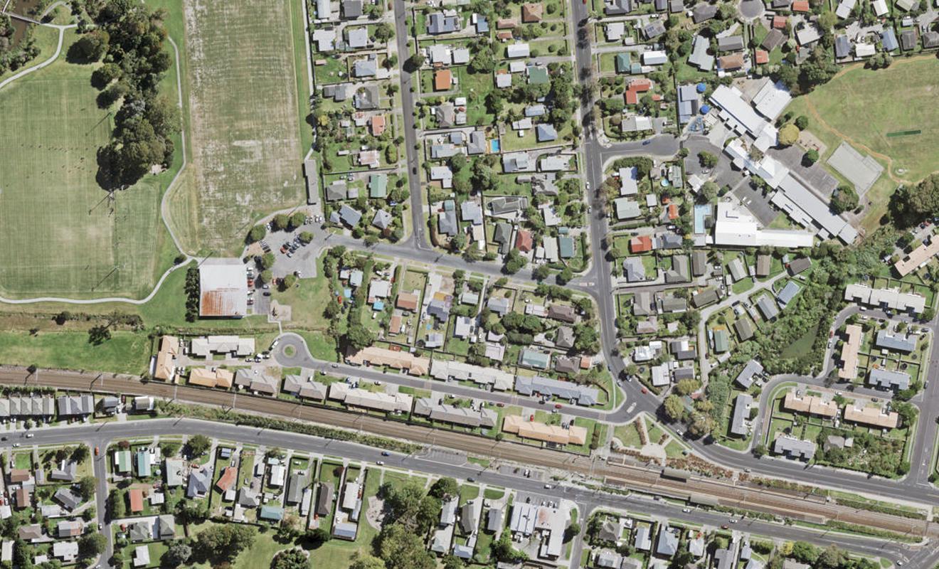 1/6 Robertson Road, Ranui, Auckland - Carousel 1