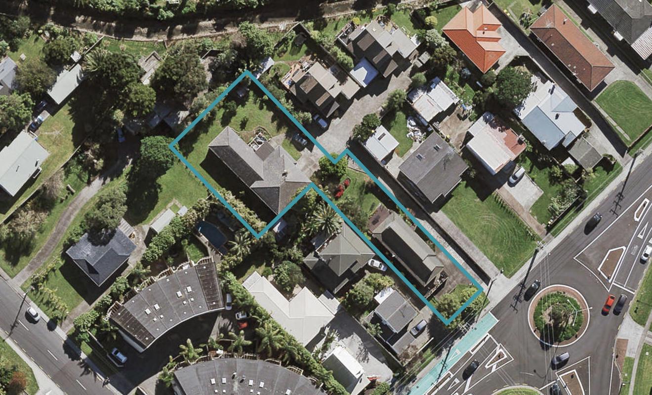1/13 Ocean View Road, Hillcrest, Auckland - Carousel 1
