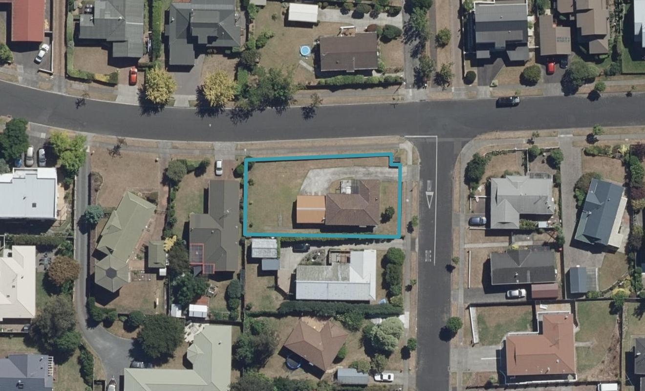 57 Gilbass Avenue, Hamilton Lake, Hamilton - Carousel 1