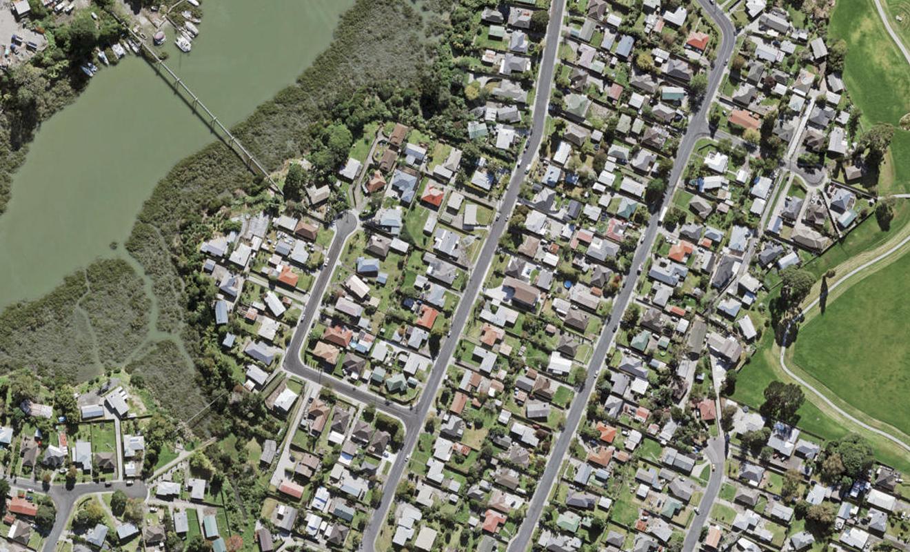 24 Cobham Crescent, Kelston, Auckland - Carousel 1