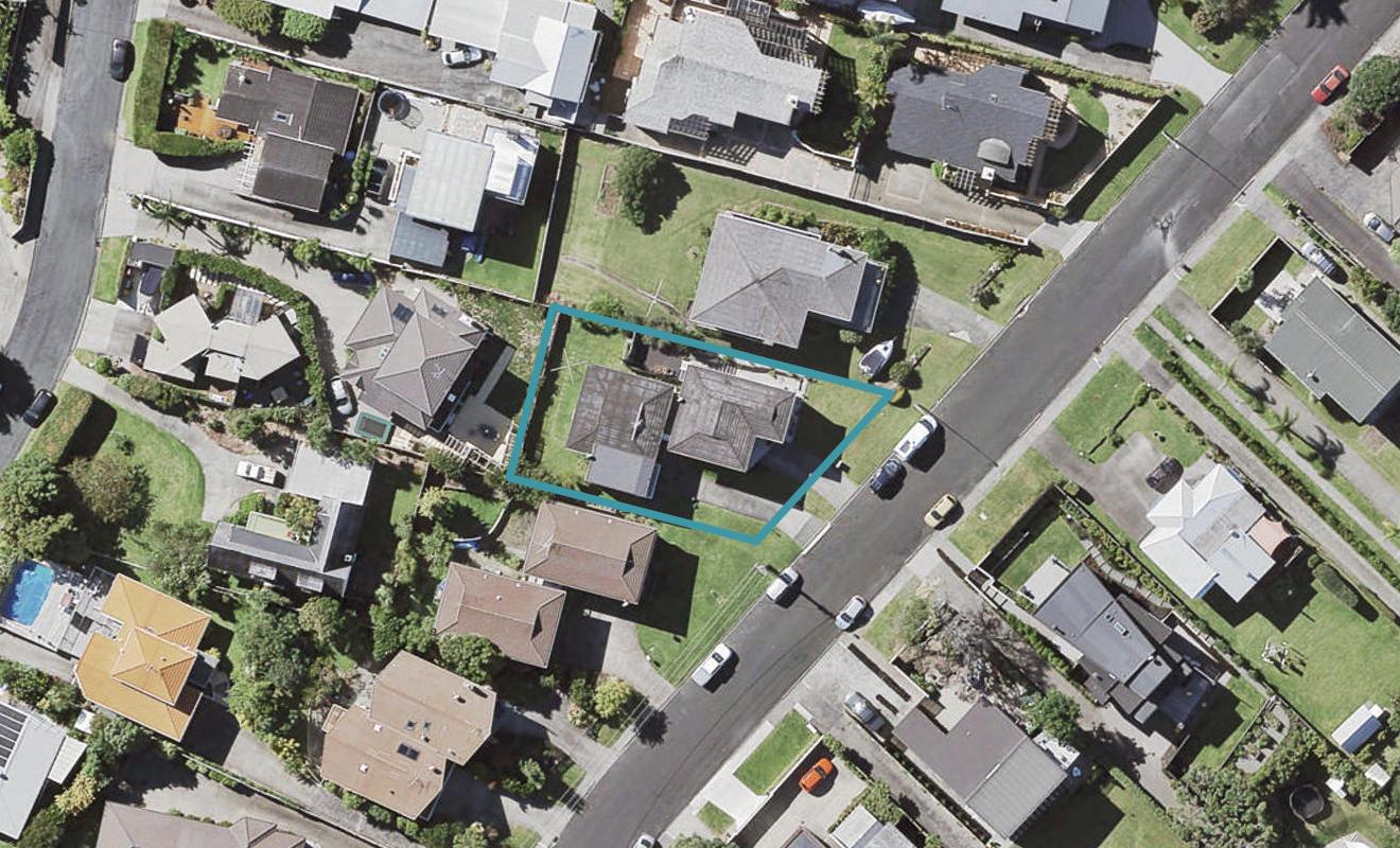 1/52 Seaview Road, Castor Bay, Auckland - Carousel 1