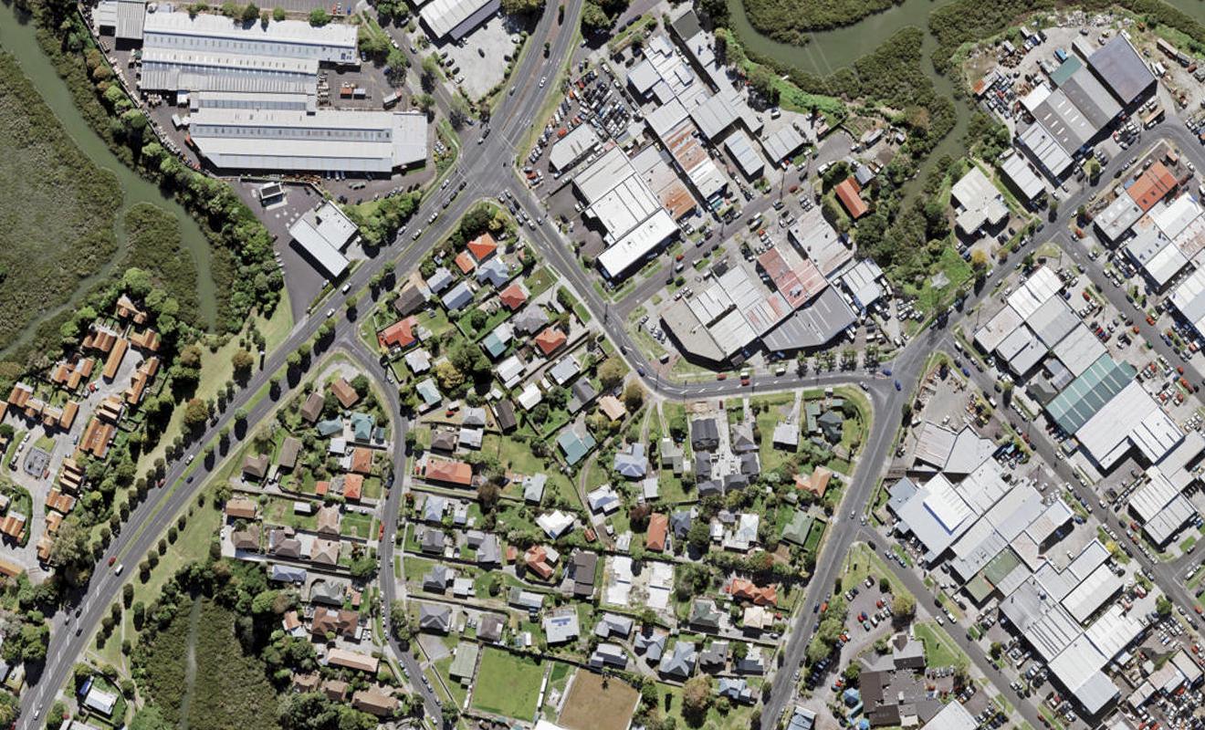 2/16 Binsted Road, New Lynn, Auckland - Carousel 1