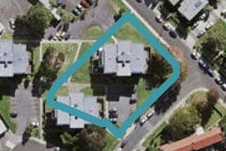 3/3G Tiakina Road, Northcote, Auckland