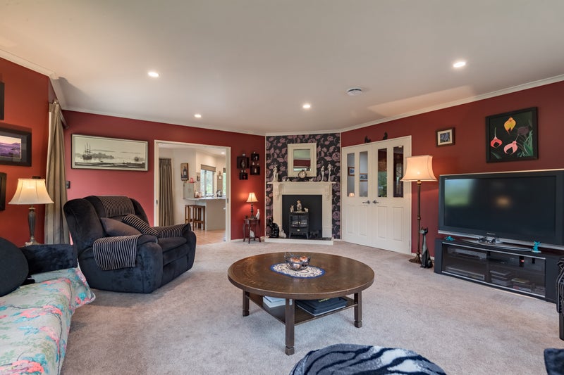 10 Mary Huse Grove, Manor Park, Lower Hutt - Carousel 10
