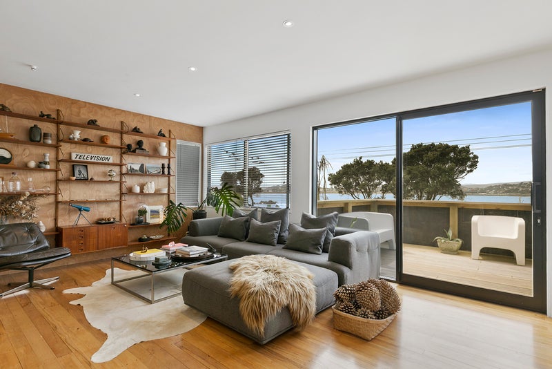 312 Queens Drive, Lyall Bay, Wellington - Carousel 2