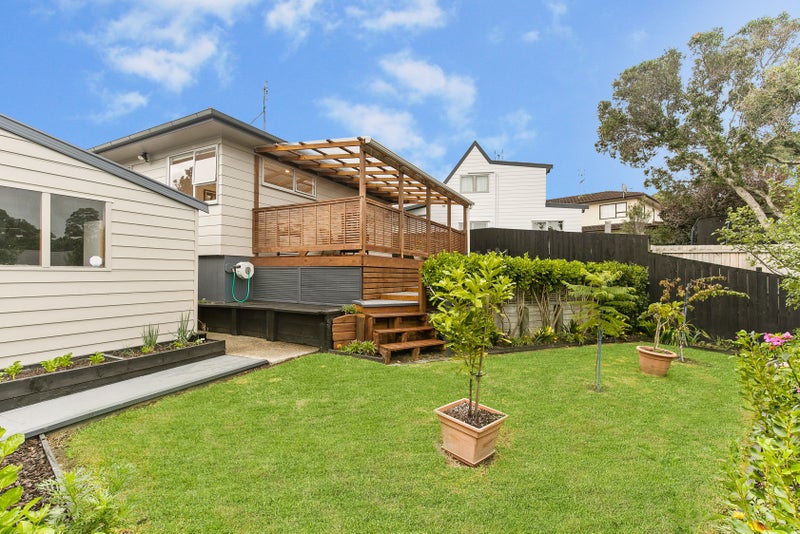 7 John Shaw Drive, Saint Johns, Auckland - Carousel 2