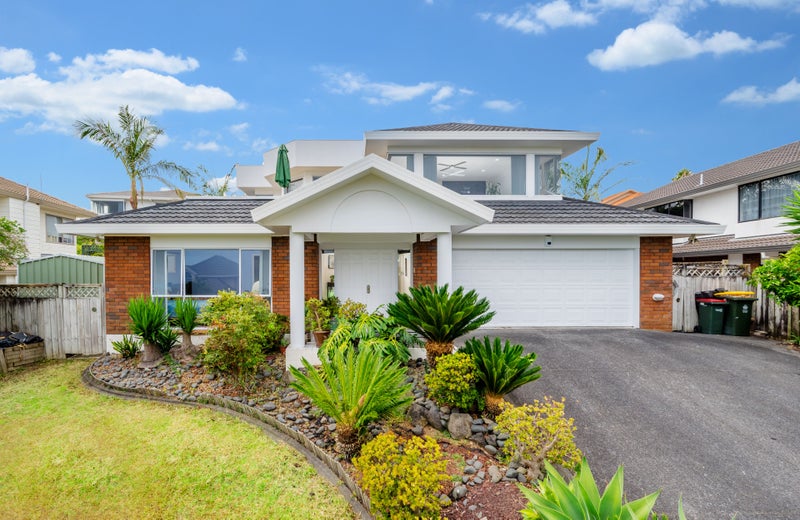 116 Simmental Crescent, Somerville, Manukau - Carousel 1