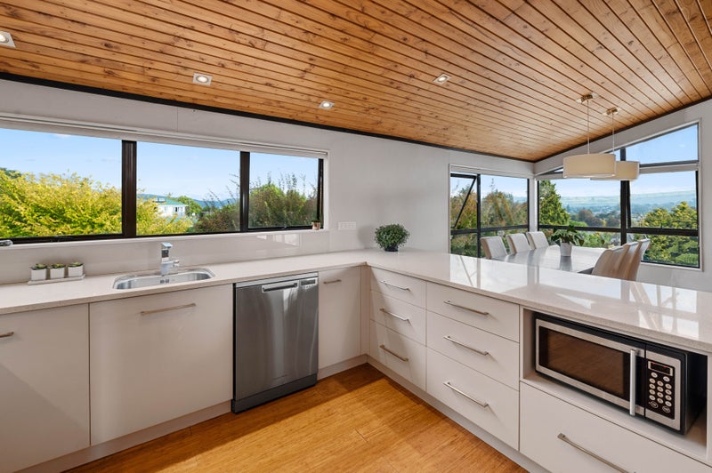 49 Grand Vue Road, Kawaha Point, Rotorua - Carousel 2