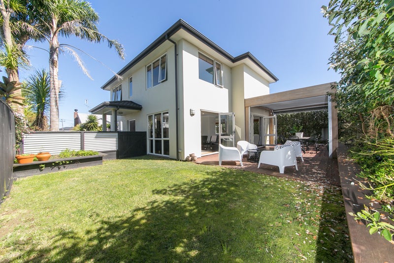 2/20 Wallath Road, Westown, New Plymouth - Carousel 1