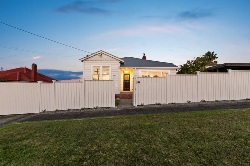 109 Lynwood Road, New Lynn, Auckland - Carousel 1