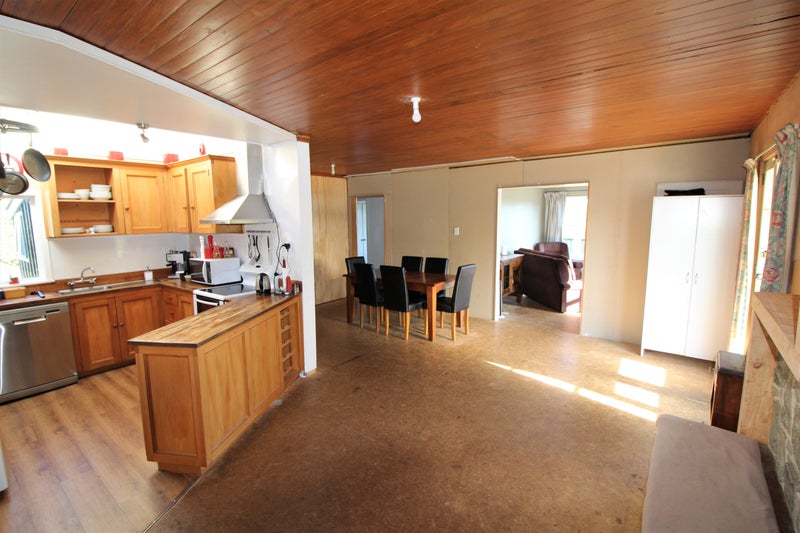 18 Fraserburgh Street, Herbert, Oamaru - Carousel 2