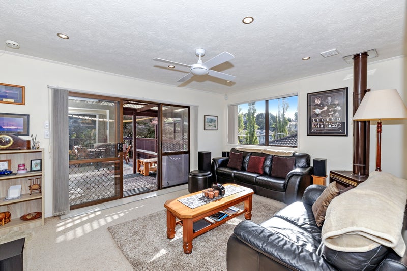 11 Panzic Place, Glen Eden, Auckland - Carousel 2