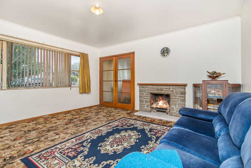 15 Lyncroft Street, Mangere East, Auckland - Carousel 1