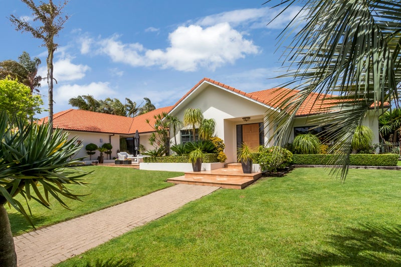 Property Valuation for 40 Royalle Mews, Botany Downs, Auckland Trade