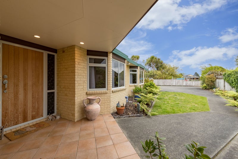 10 Mary Huse Grove, Manor Park, Lower Hutt - Carousel 2