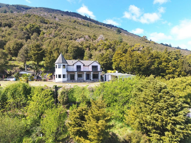 695 East Takaka Road, Takaka - Carousel 1