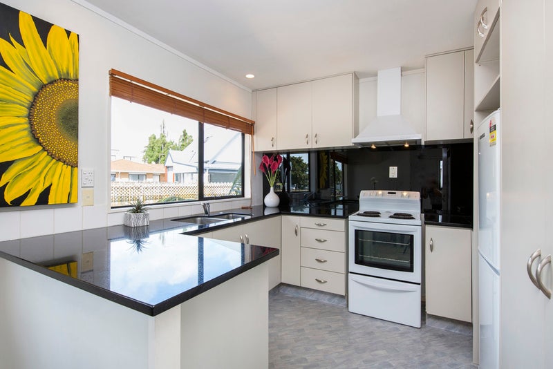 38 Heathridge Place, Burswood, Auckland - Carousel 2