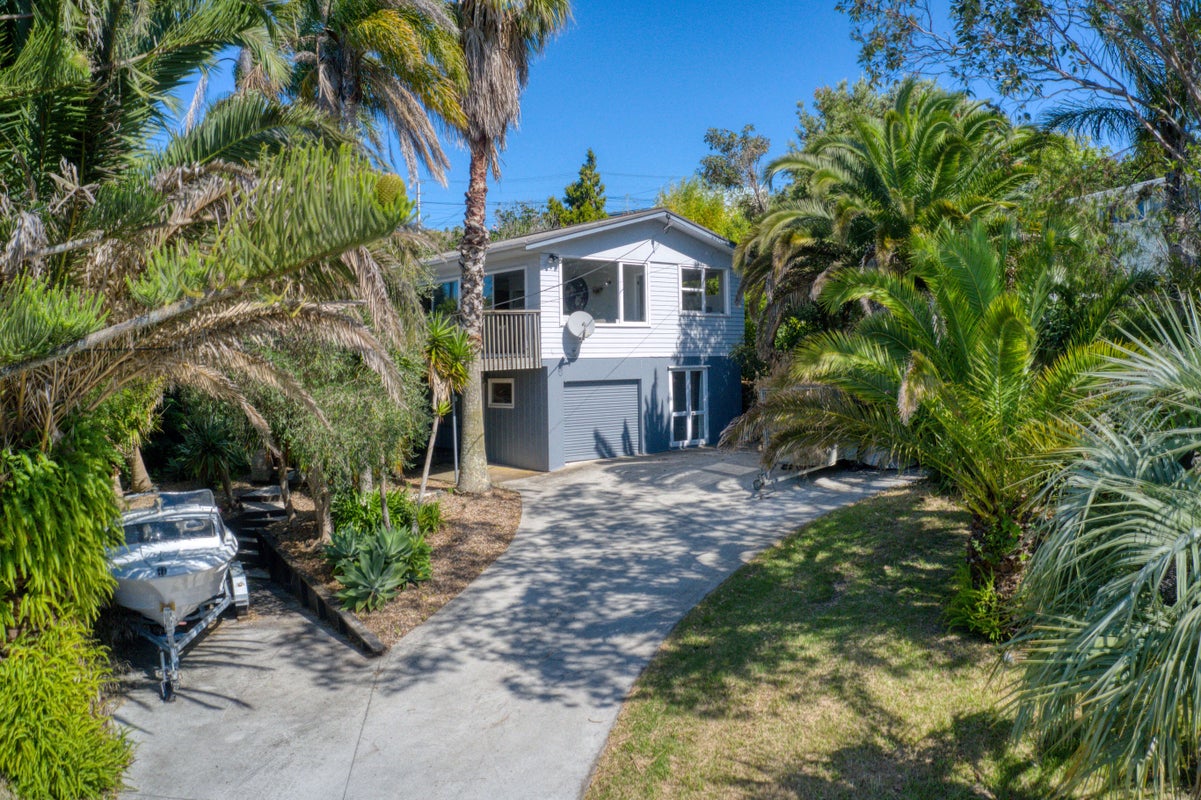 26 Cedar Terrace, Stanmore Bay, Whangaparaoa - Carousel 1
